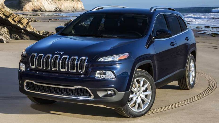 Quer saber como &eacute; a traseira? N&oacute;s tamb&eacute;m. A Jeep s&oacute; mostrou imagens da dianteira do SUV... | <a href="%20https://preprod.quatrorodas.abril.com.br/saloes/new-york/2013/jeep-cherokee-737016.shtml" rel="migration">Leia mais</a>