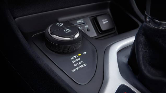 | <a href="https://preprod.quatrorodas.abril.com.br/saloes/new-york/2013/jeep-cherokee-737016.shtml" rel="migration">Leia mais</a> | <a href="https://preprod.quatrorodas.abril.com.br/saloes/new-york/2013/jeep-cherokee-737016.shtml" rel="migration">Leia mais</a>