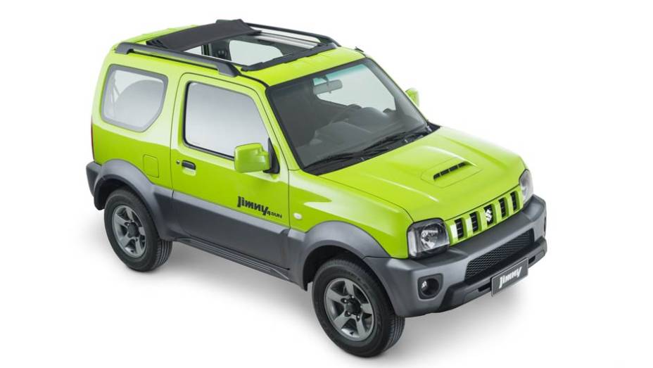Ser&atilde;o vendidas quatro vers&otilde;es no Brasil, incluindo a 4SUN, equipada com teto solar | <a href="%20https://preprod.quatrorodas.abril.com.br/carros/lancamentos/suzuki-jimny-734410.shtml" rel="migration">Leia mais</a>