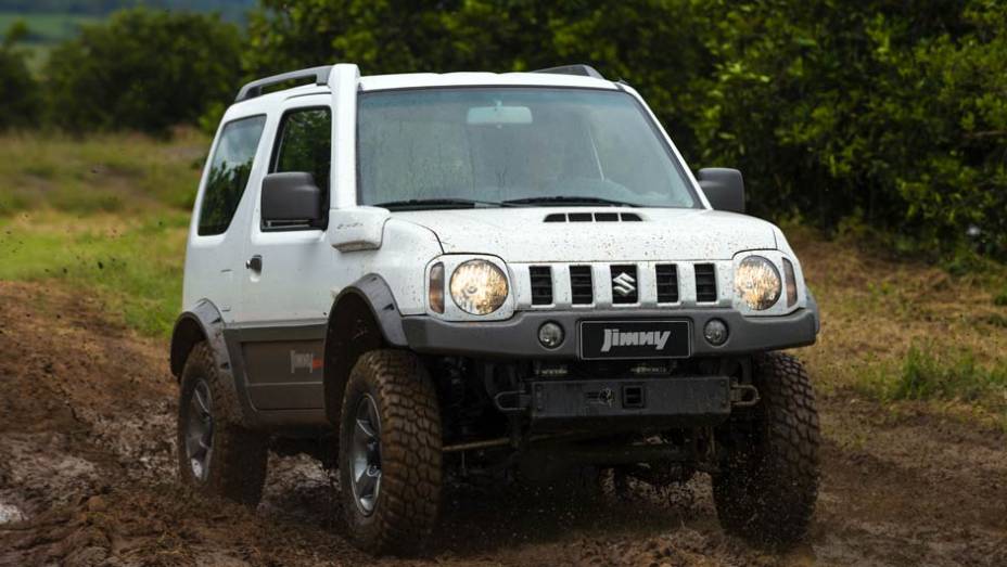 Em todas elas o motor ser&aacute; o mesmo 1.3 de 85 cv | <a href="https://preprod.quatrorodas.abril.com.br/carros/lancamentos/suzuki-jimny-734410.shtml" rel="migration">Leia mais</a>