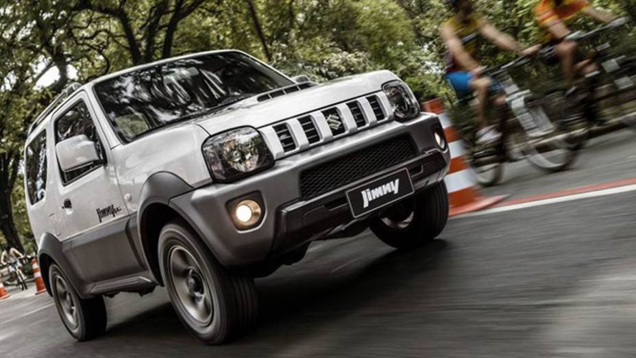 Os pre&ccedil;os do Jimny come&ccedil;am em R$ 55.990 | <a href="https://preprod.quatrorodas.abril.com.br/carros/lancamentos/suzuki-jimny-734410.shtml" rel="migration">Leia mais</a>