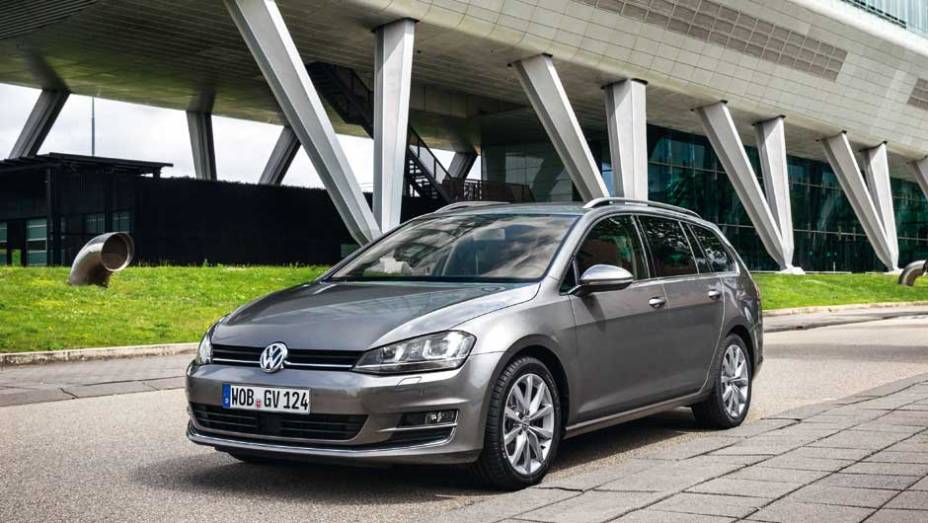 Oferecida em duas versões, a Golf Variant sai por R$ 87.490 na opção COmfortline e R$ 94.990 na Highline | <a href="https://preprod.quatrorodas.abril.com.br/noticias/fabricantes/vw-lanca-golf-variant-868081.shtml" rel="migration">Leia mais</a>