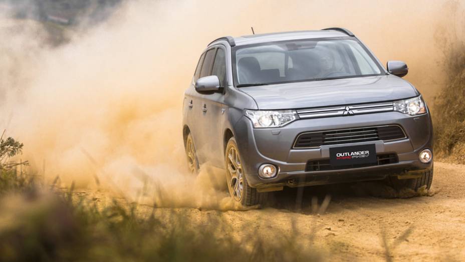 O Outlander PHEV j&aacute; est&aacute; &agrave; venda nas revendas da marca | <a href="https://preprod.quatrorodas.abril.com.br/carros/lancamentos//mitsubishi-outlander-phev-801241.shtml" target="_blank" rel="migration">Leia mais</a>