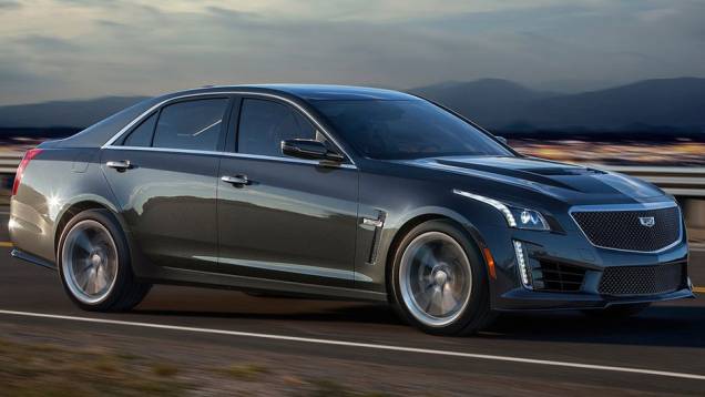 O modelo tem aerofólio dianteiro e o capô é de fibra de carbono | <a href="https://preprod.quatrorodas.abril.com.br/noticias/saloes/detroit-2015/cadillac-revela-novo-cts-v-820740.shtml" target="_blank" rel="migration">Leia mais</a> O modelo tem aerofólio dianteiro e o capô é de fibra de carbono | <a href="https://preprod.quatrorodas.abril.com.br/noticias/saloes/detroit-2015/cadillac-revela-novo-cts-v-820740.shtml" target="_blank" rel="migration">Leia mais</a>