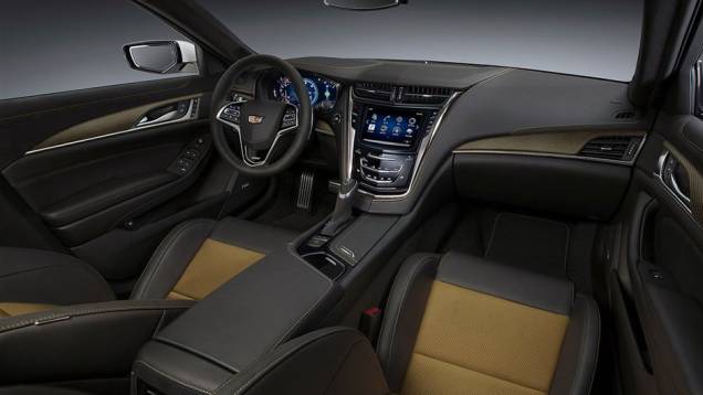 Por dentro, os bancos esportivos são de camurça e o painel de instrumentos digital tem 12,3 polegadas | <a href="https://preprod.quatrorodas.abril.com.br/noticias/saloes/detroit-2015/cadillac-revela-novo-cts-v-820740.shtml" target="_blank" rel="migration">Leia mais</a> Por dentro, os bancos esportivos são de camurça e o painel de instrumentos digital tem 12,3 polegadas | <a href="https://preprod.quatrorodas.abril.com.br/noticias/saloes/detroit-2015/cadillac-revela-novo-cts-v-820740.shtml" target="_blank" rel="migration">Leia mais</a>