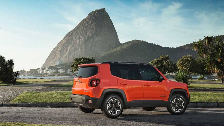 Ela será oferecida apenas com o motor 2.0 turbodiesel e câmbio automático de nove marchas - o mesmo do Cherokee | <a href="https://preprod.quatrorodas.abril.com.br/noticias/fabricantes/saiba-tudo-jeep-renegade-850580.shtml" target="_blank" rel="migration">Leia mais</a>