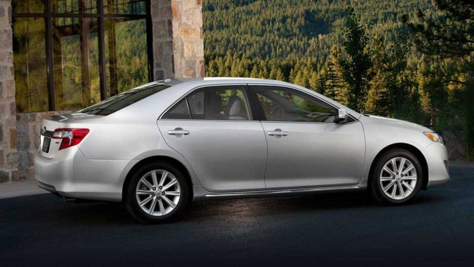 As mudanças devem manter o Camry na briga pela liderança entre os mais vendidos. <a href="https://preprod.quatrorodas.abril.com.br/carros/lancamentos/toyota-camry-637524.shtml" rel="migration">Leia mais</a> As mudanças devem manter o Camry na briga pela liderança entre os mais vendidos. <a href="https://preprod.quatrorodas.abril.com.br/carros/lancamentos/toyota-camry-637524.shtml" rel="migration">Leia mais</a>