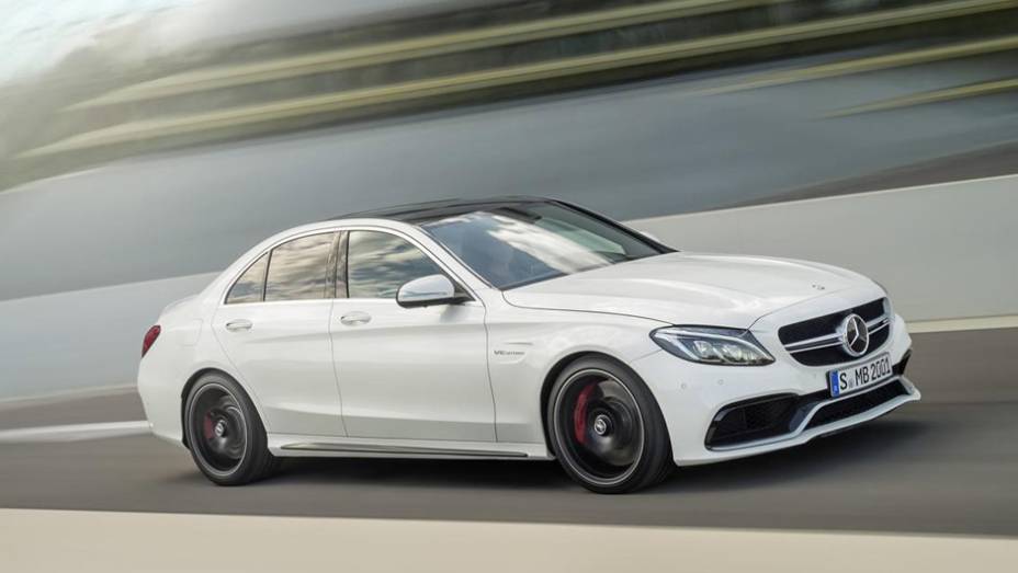 O C63 AMG ainda não tem data para chegar ao Brasil | <a href="https://preprod.quatrorodas.abril.com.br/noticias/saloes/paris-2014/mercedes-benz-revela-detalhes-novo-c63-amg-802146.shtml" rel="migration">Leia mais</a>