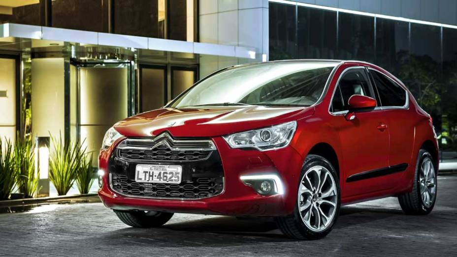 O terceiro membro da fam&iacute;lia DS chegou ao Brasil: conhe&ccedil;a o DS4 | <a href="https://preprod.quatrorodas.abril.com.br/carros/lancamentos/citroen-ds4-734568.shtml" rel="migration">Leia mais</a>