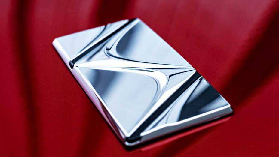 Com tr&ecirc;s anos de garantia, o DS4 ser&aacute; vendido por R$ 99.990 | <a href="https://preprod.quatrorodas.abril.com.br/carros/lancamentos/citroen-ds4-734568.shtml" rel="migration">Leia mais</a>