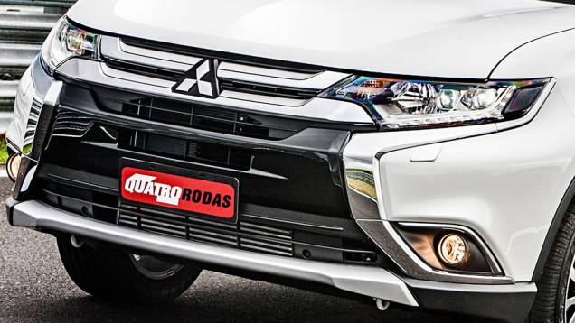 Novas grade e parachoques tornaram o visual do Outlander mais agressivo - <a href="https://preprod.quatrorodas.abril.com.br/carros/testes/mitsubishi-new-outlander-2-2l-diesel-870160.shtml" rel="migration">Leia mais</a> Novas grade e parachoques tornaram o visual do Outlander mais agressivo - <a href="https://preprod.quatrorodas.abril.com.br/carros/testes/mitsubishi-new-outlander-2-2l-diesel-870160.shtml" rel="migration">Leia mais</a>