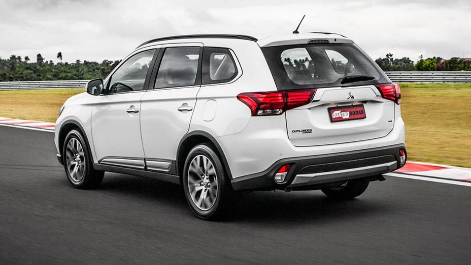 Modelo recebeu cinco estrelas no EURO NCap - <a href="https://preprod.quatrorodas.abril.com.br/carros/testes/mitsubishi-new-outlander-2-2l-diesel-870160.shtml" rel="migration">Leia mais</a>