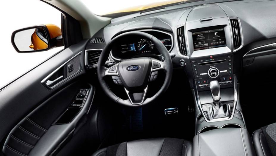 Por dentro as alterações foram mais discretas, com novas saídas de ar-condicionado e revestimentos | <a href="https://preprod.quatrorodas.abril.com.br/noticias/saloes/paris-2014/ford-apresenta-novo-edge-787116.shtml" rel="migration">Leia mais</a>