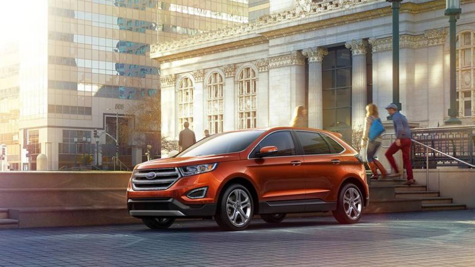 Bem equipado, o crossover vem com itens como sensores de estacionamento na frente e atr&aacute;s, piloto autom&aacute;tico adaptativo e alerta de pontos cegos | <a href="https://preprod.quatrorodas.abril.com.br/noticias/saloes/paris-2014/ford-apresenta-novo-edge-787116.shtml" rel="migration">L</a>