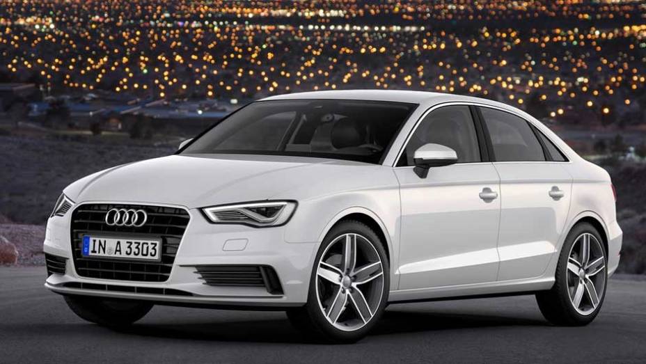 Mal o CLA chegou ao mercado e a Audi j&aacute; responde com o A3 Sedan | <a href="https://preprod.quatrorodas.abril.com.br/saloes/new-york/2013/audi-a3-s3-sedan-737169.shtml" rel="migration">Leia mais</a>