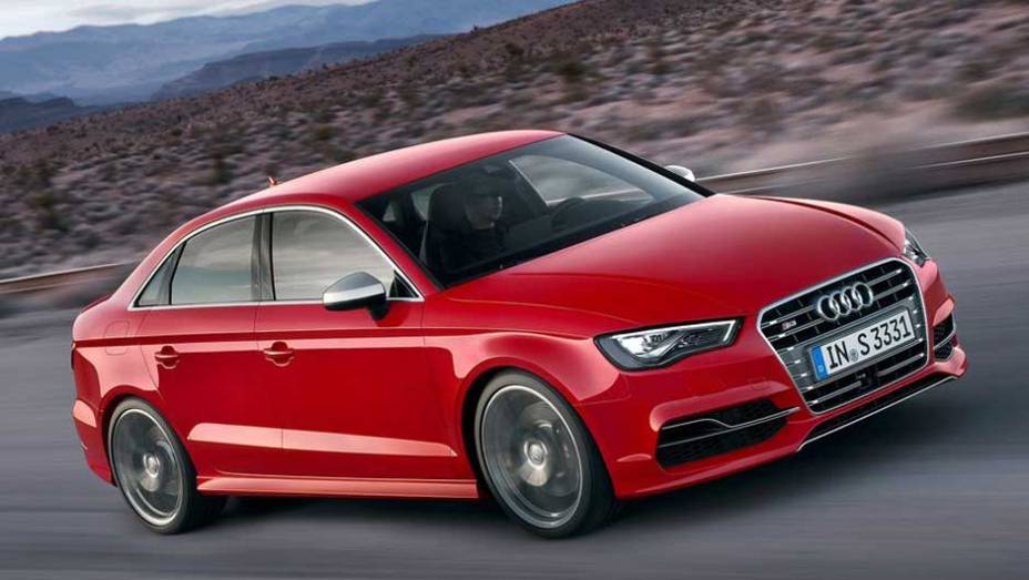 Quem gosta de esportivos pode levar para casa o S3 | <a href="https://preprod.quatrorodas.abril.com.br/saloes/new-york/2013/audi-a3-s3-sedan-737169.shtml" rel="migration">Leia mais</a>