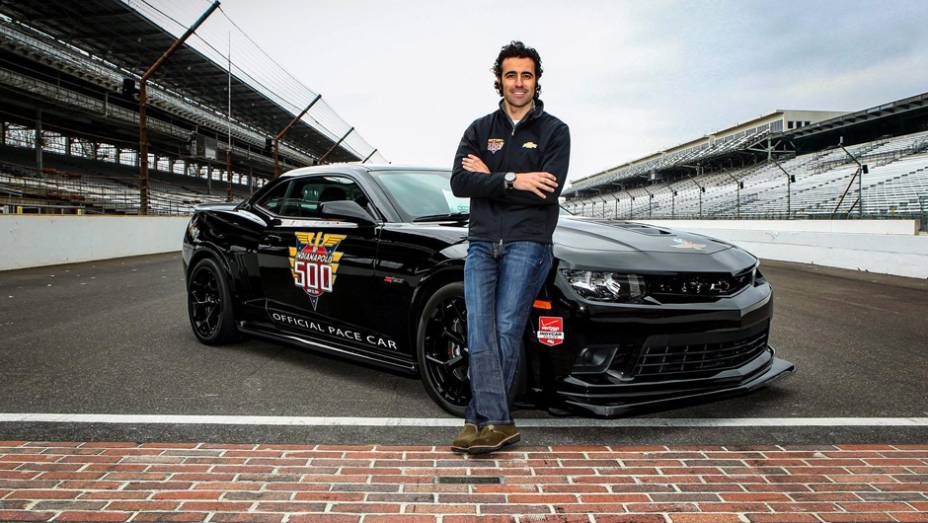 A Verizon Indycar Series apresentou seu novo Pace Car | <a href="https://preprod.quatrorodas.abril.com.br/noticias/fabricantes/f-indy-apresenta-seu-novo-pace-car-chevrolet-camaro-z-28-777840.shtml" rel="migration">Leia mais</a>