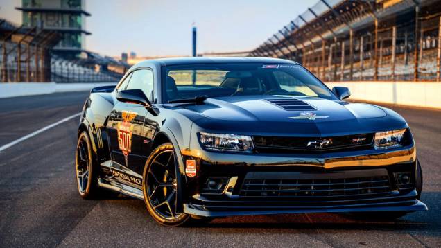 O Camaro Z/28 tem motor V8 de 7.0 litros | <a href="https://preprod.quatrorodas.abril.com.br/noticias/fabricantes/f-indy-apresenta-seu-novo-pace-car-chevrolet-camaro-z-28-777840.shtml" rel="migration">Leia mais</a> O Camaro Z/28 tem motor V8 de 7.0 litros | <a href="https://preprod.quatrorodas.abril.com.br/noticias/fabricantes/f-indy-apresenta-seu-novo-pace-car-chevrolet-camaro-z-28-777840.shtml" rel="migration">Leia mais</a>