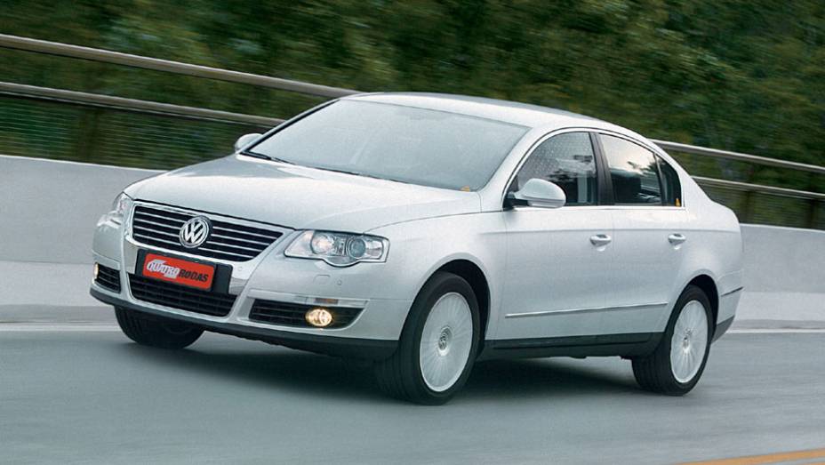A sexta geração do Passat surgiu no Salão de Genebra de 2005; em vez de usar plataforma Audi, o carro aproveitava uma derivada do Golf V