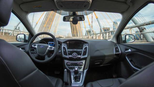 Interior é aconchegante, mas faltam equipamentos oferecidos na concorrência | <a href="https://preprod.quatrorodas.abril.com.br/carros/lancamentos/novo-ford-focus-sedan-755333.shtml" rel="migration">Leia mais</a> Interior é aconchegante, mas faltam equipamentos oferecidos na concorrência | <a href="https://preprod.quatrorodas.abril.com.br/carros/lancamentos/novo-ford-focus-sedan-755333.shtml" rel="migration">Leia mais</a>
