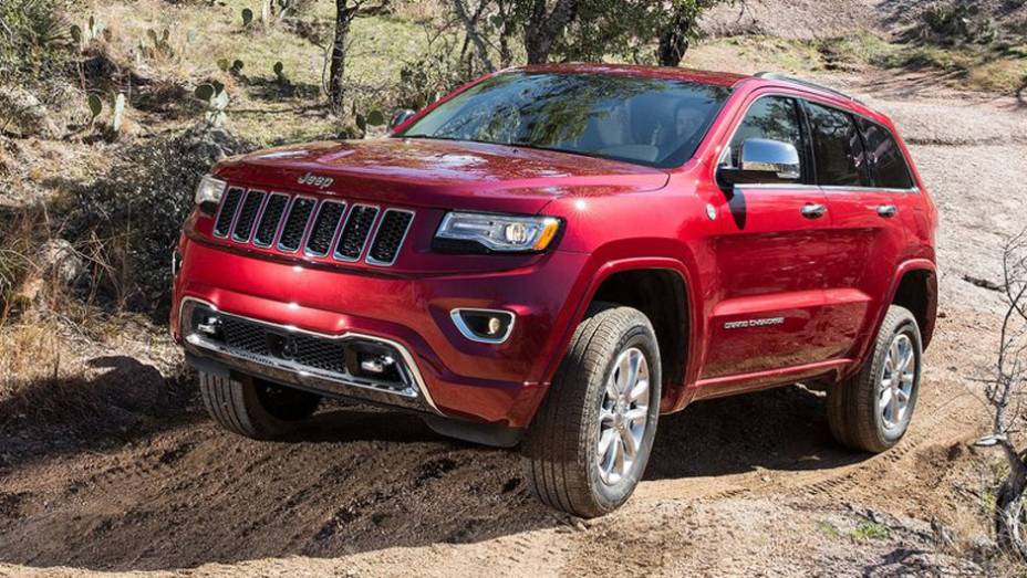 Um tapa no visual e o c&acirc;mbio autom&aacute;tico de oito marchas s&atilde;o as principais novidades do Grand Cherokee | <a href="https://preprod.quatrorodas.abril.com.br/carros/lancamentos/jeep-grand-cherokee-771722.shtml" rel="migration">Leia mais</a>