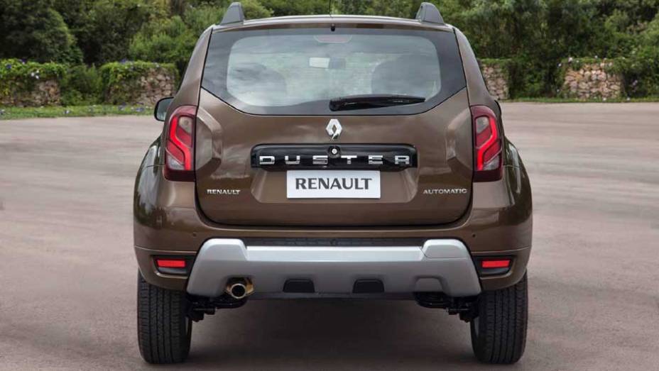 SUV ser&aacute; vendido em duas vers&otilde;es de acabamento (Expression e Dynamique) e duas op&ccedil;&otilde;es de tra&ccedil;&atilde;o (4x2 e 4x4) | <a href="https://preprod.quatrorodas.abril.com.br/noticias/fabricantes/renault-duster-2016-estreia-novo-visual-852094.shtml" target="_blank" rel="migration">Leia mais</a>