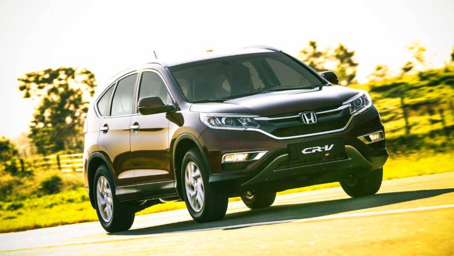 Reposicionado ap&oacute;s o sucesso do HR-V, o CR-V chega ao Brasil de cara nova | <a href="https://preprod.quatrorodas.abril.com.br/noticias/fabricantes/honda-cr-v-reestilizado-chega-r-134-900-882983.shtml" target="_blank" rel="migration">Leia mais</a>