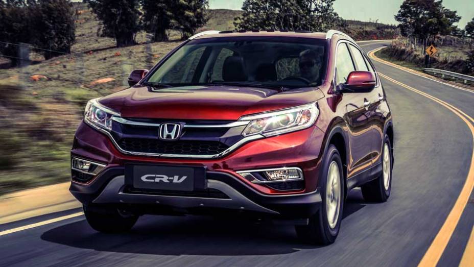 As principais mudanças aconteceram na frente, que traz novos faróis e grade frontal redesenhada | <a href="https://preprod.quatrorodas.abril.com.br/noticias/fabricantes/honda-cr-v-reestilizado-chega-r-134-900-882983.shtml" target="_blank" rel="migration">Leia mais</a>