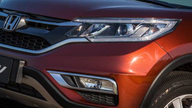 Além do novo formato, faróis ganharam leds | <a href="https://preprod.quatrorodas.abril.com.br/noticias/fabricantes/honda-cr-v-reestilizado-chega-r-134-900-882983.shtml" target="_blank" rel="migration">Leia mais</a> Além do novo formato, faróis ganharam leds | <a href="https://preprod.quatrorodas.abril.com.br/noticias/fabricantes/honda-cr-v-reestilizado-chega-r-134-900-882983.shtml" target="_blank" rel="migration">Leia mais</a>
