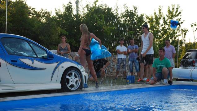Alemã Mandy Lange, de 23 anos, é a estrela do calendário Miss Tuning 2012 da Tuning World Bodensee Alemã Mandy Lange, de 23 anos, é a estrela do calendário Miss Tuning 2012 da Tuning World Bodensee