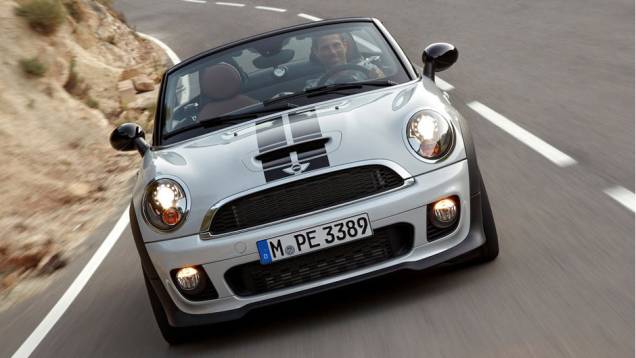 Olhando de frente, ele é a cara dos seus "irmãos" | <a href="https://preprod.quatrorodas.abril.com.br/noticias/mini-roadster-chega-r-132-950-318180_p.shtml" rel="migration">Leia mais</a> Olhando de frente, ele é a cara dos seus "irmãos" | <a href="https://preprod.quatrorodas.abril.com.br/noticias/mini-roadster-chega-r-132-950-318180_p.shtml" rel="migration">Leia mais</a>