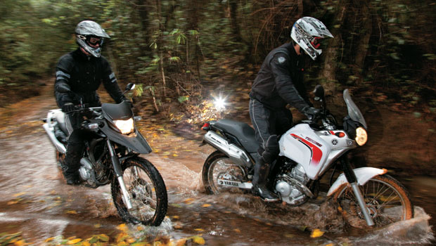Honda XRE 300 x Yamaha XTZ 250 Ténéré Honda XRE 300 x Yamaha XTZ 250 Ténéré