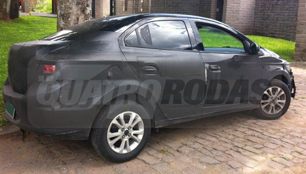 Leitora flagra Chevrolet Onix sedã