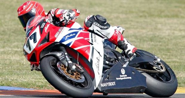 Schumacher anda de Honda CBR1000RR Schumacher anda de Honda CBR1000RR