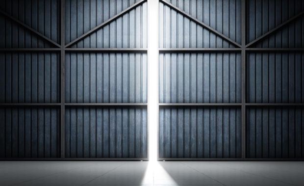 Bugatti cria expectativa por novo carro no Facebook