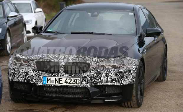 BMW M5 com face-lift é flagrado
