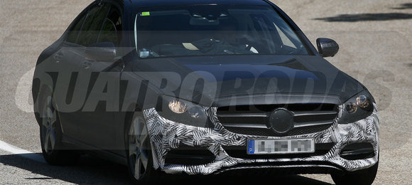 Novas fotos do Classe C revelam design do para-choque dianteiro