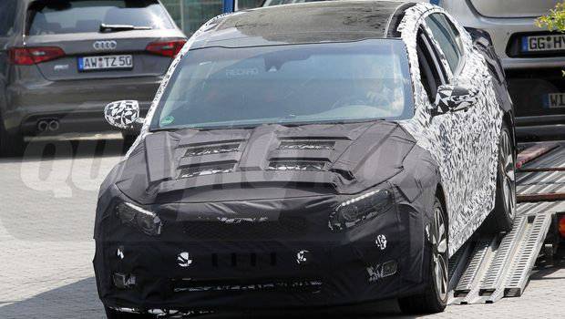 Kia Optima é flagrado após facelift