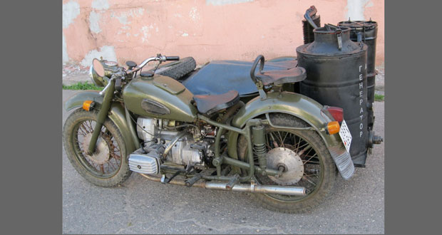 Moto russa é movida a madeira queimada Moto russa é movida a madeira queimada