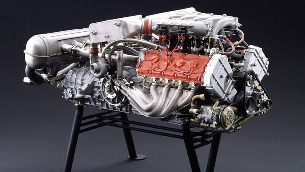 Ferrari deve adotar motores turbo