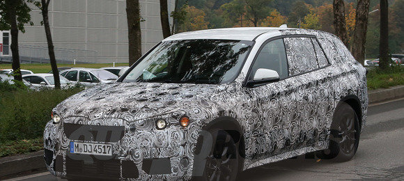 Novo BMW X1 roda na Alemanha