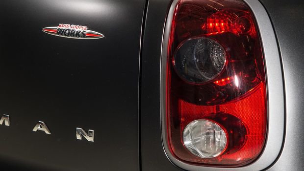 mini-countryman-black-knight-edition-teaser-2.jpeg mini-countryman-black-knight-edition-teaser-2.jpeg