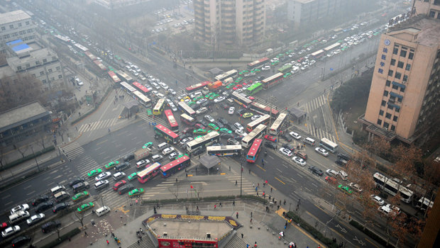 China: cinco milhões de carros devem sair de circulação em 2014