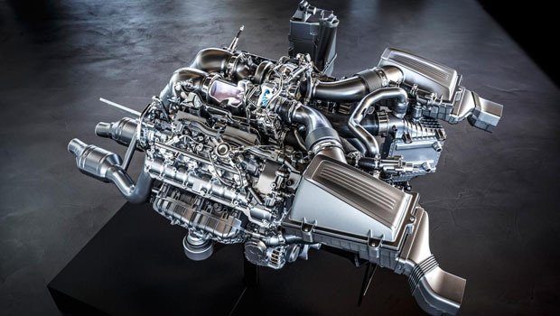 Mercedes-Benz revela motor V8 biturbo