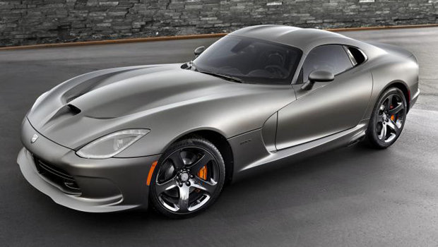 Dodge volta a paralisar a produção do Viper