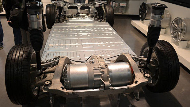 CEO da Tesla prevê carro elétrico com ampla autonomia