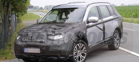 Mitsubishi prepara facelift no Outlander
