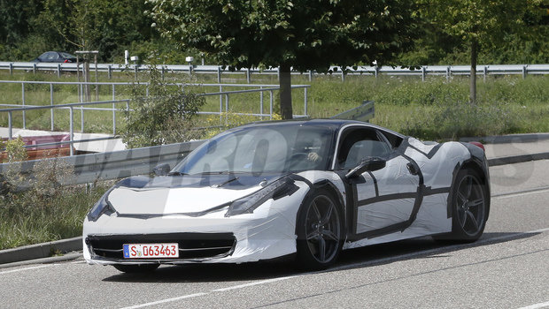 Flagramos a Ferrari 458 M