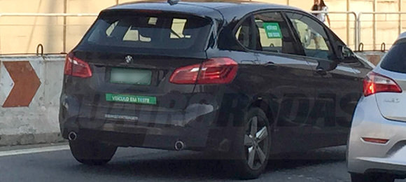 Leitor flagra BMW Active Tourer em testes