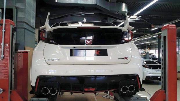 honda-civic-type-r-4.jpeg honda-civic-type-r-4.jpeg